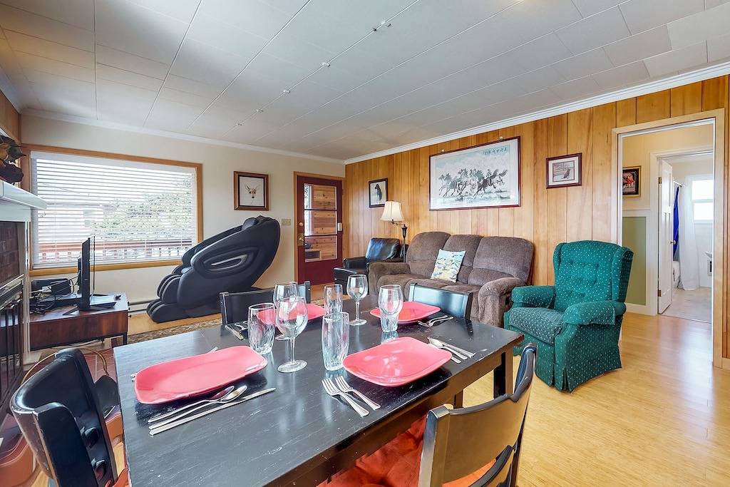 Gemütliches, renoviertes Haus mit Blick auf den Ozean und einfachem Zugang zum Strand! in Newport (OR), Lincoln County (OR)