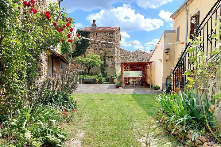 Gîte pour 2 personnes, avec jardin et terrasse dans Chadeleuf