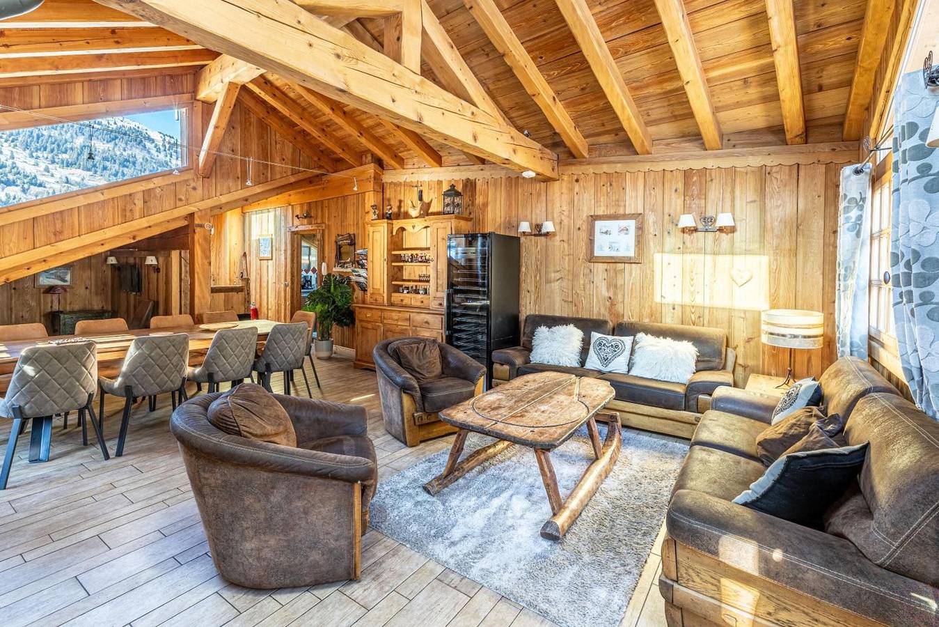 Chalet 'Les Trois Coeurs' con terraza vista montaña, spa y sauna in Les Allues, Massif de la Vanoise