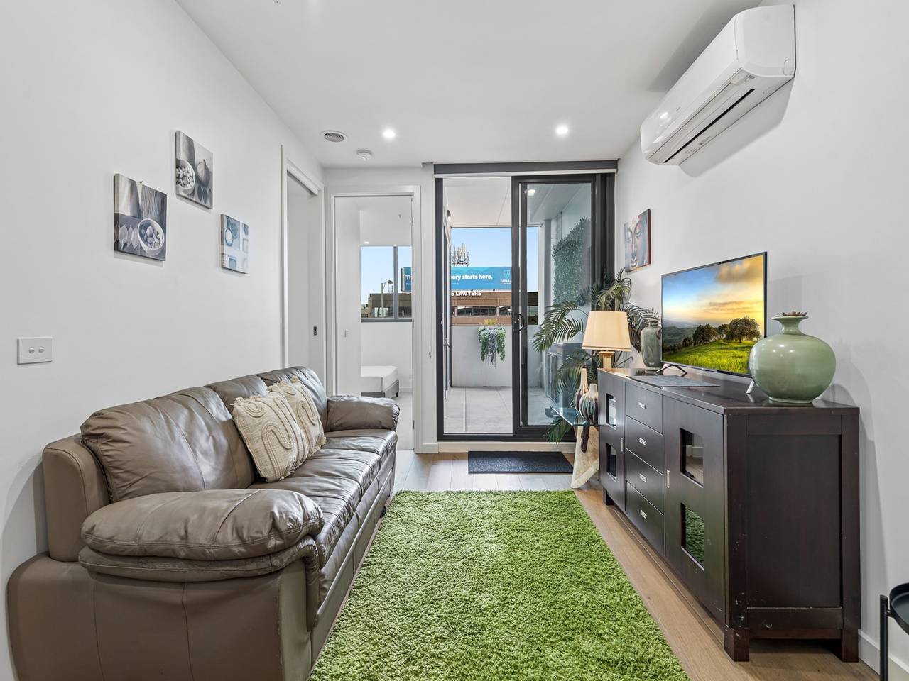 Entire apartment, Spacious 2-Bed Apartment in Hughesdale in Monash City, Melbourne