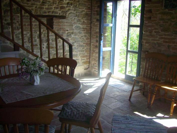 Location de vacances pour 8 personnes, avec jardin ainsi que piscine et terrasse à Piandimeleto - 2