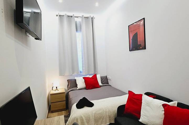 Entire apartment, Large Apartment, Ideal for Groups, Very Close to Barcelona and the Beach in Badalona, Barcelonès