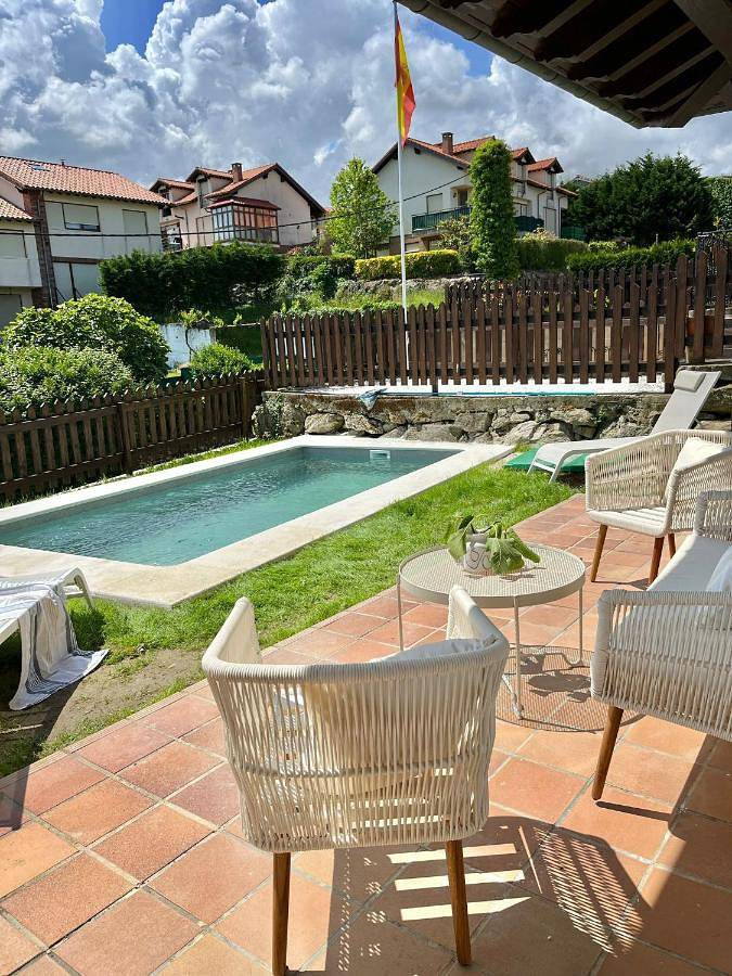Holiday home for 16 people, with view and terrace as well as pool, with pets - 1