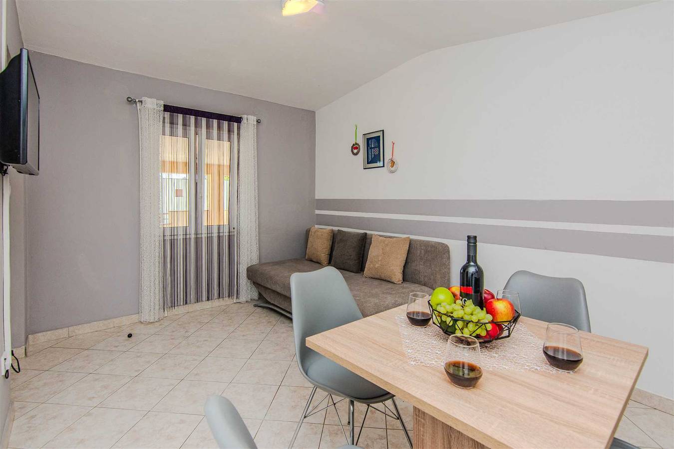 Geheel appartement, Vakantieappartement voor 3 personen met balkon in Nin, Zadar