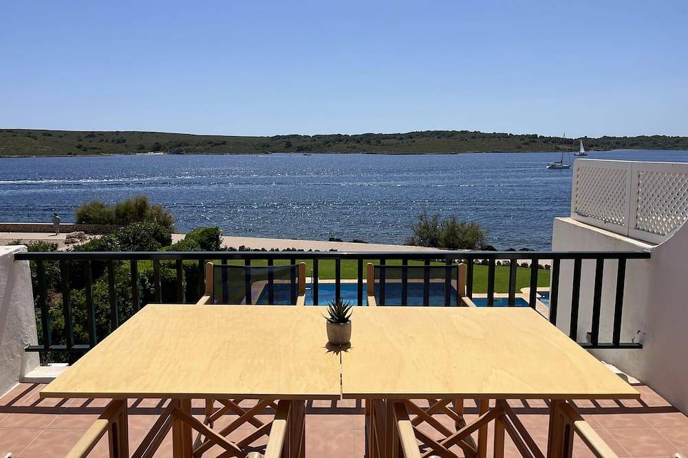 Entire apartment, Front sea line and with pool in Fornells in Fornells, Es Mercadal