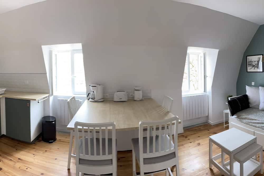 Appartement entier, Bel appartement de 4 personnes au sein d'un ancien hôtel rénové in Espinchal, Parc naturel régional des Volcans d'Auvergne