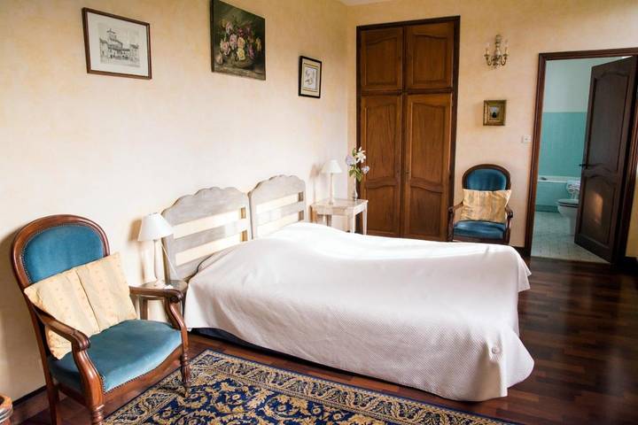 Location de vacances pour 2 personnes, avec vue ainsi que jardin et piscine à Monceaux-sur-Dordogne - 2