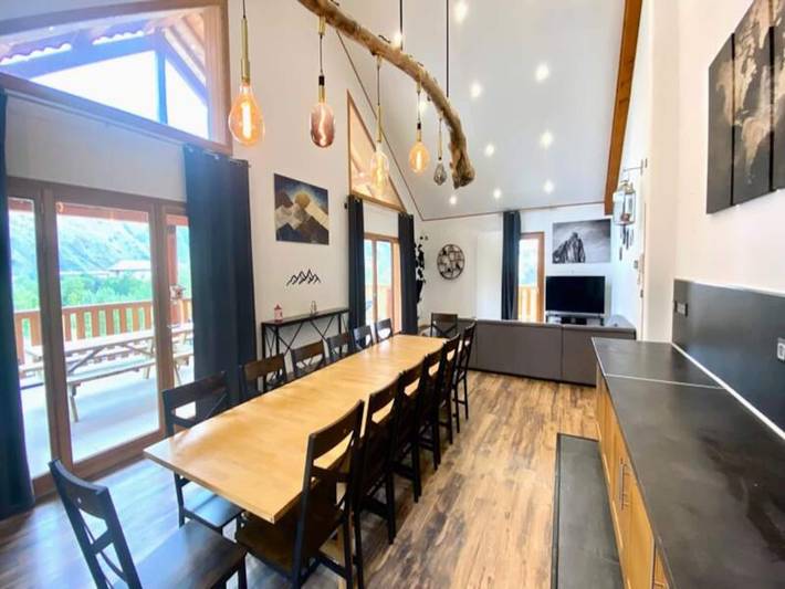 Gîte pour 14 personnes, avec terrasse, adapté aux familles à Saint-Jean-de-Maurienne - 2