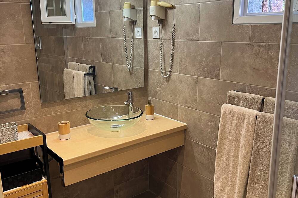 Entire apartment, Very pleasant apartment with sea and mountain views, boat trip in Porto (Corsica), Ota