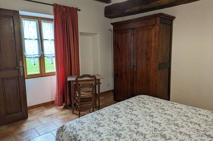 Gîte pour 5 personnes, avec terrasse dans Lorcy - 3