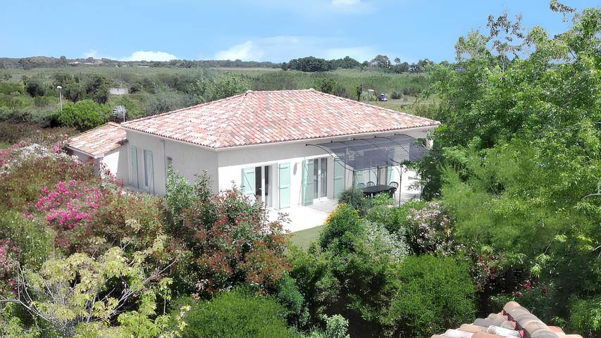 Location de vacances pour 6 personnes, avec terrasse et piscine à Solaro - 2