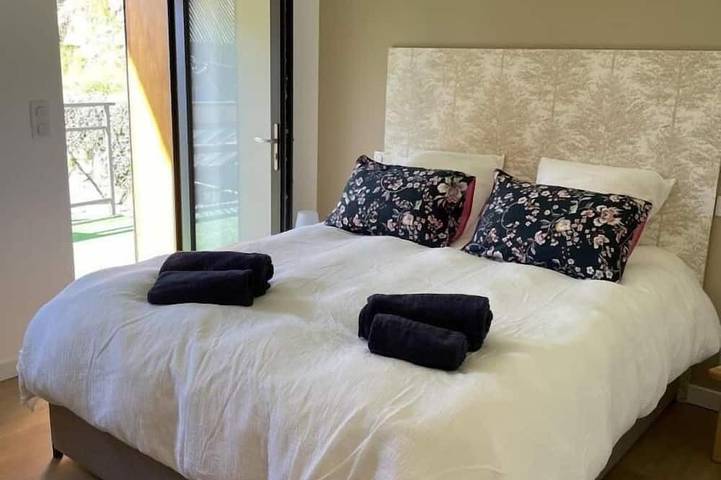 Location de vacances pour 4 personnes, avec balcon ainsi que jardin et piscine à Pallud - 3