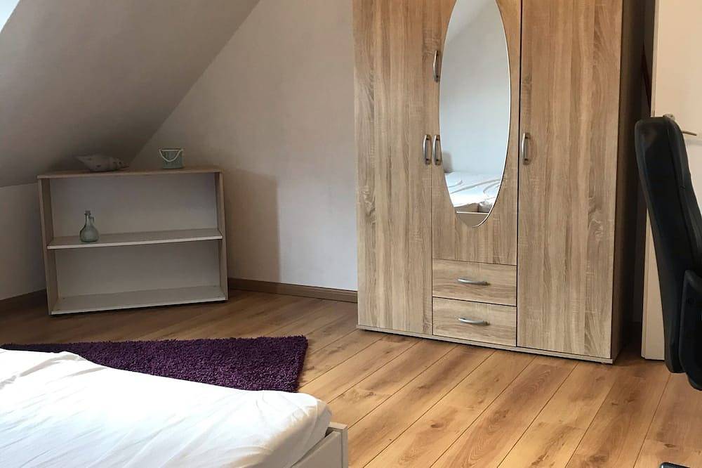 Ganze Wohnung, Ruhige Ferienwohnung und traumhaftem Fernblick ins Weserbergland in Bad Eilsen, Landkreis Schaumburg