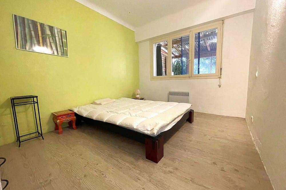 Entire apartment, Cozy 2-Br Apartment with Garden, Near Port and Town Center in Banyuls-sur-Mer in La Côte Vermeille, Banyuls-sur-Mer