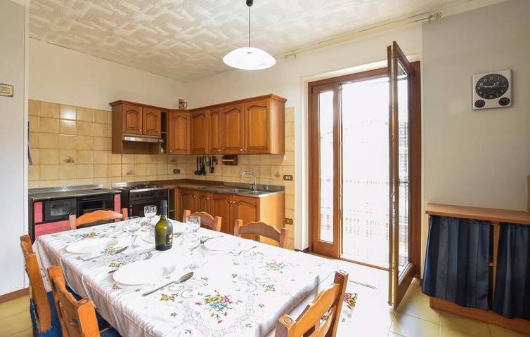 Ganze Ferienwohnung, Appartement am Strand mit WiFi, Parkplatz und Garten in Ponte Caffaro, Bagolino