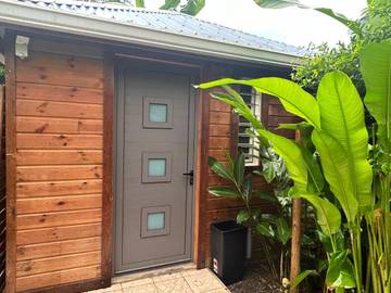 Gîte pour 2 personnes, avec jardin et terrasse à Les Abymes