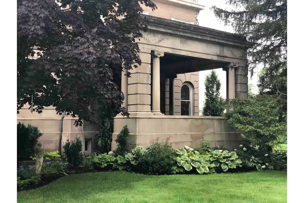 Ganze Wohnung, The Carriage House Studio at Marion Hall Mansion* in Cincinnati, Hamilton County (OH)
