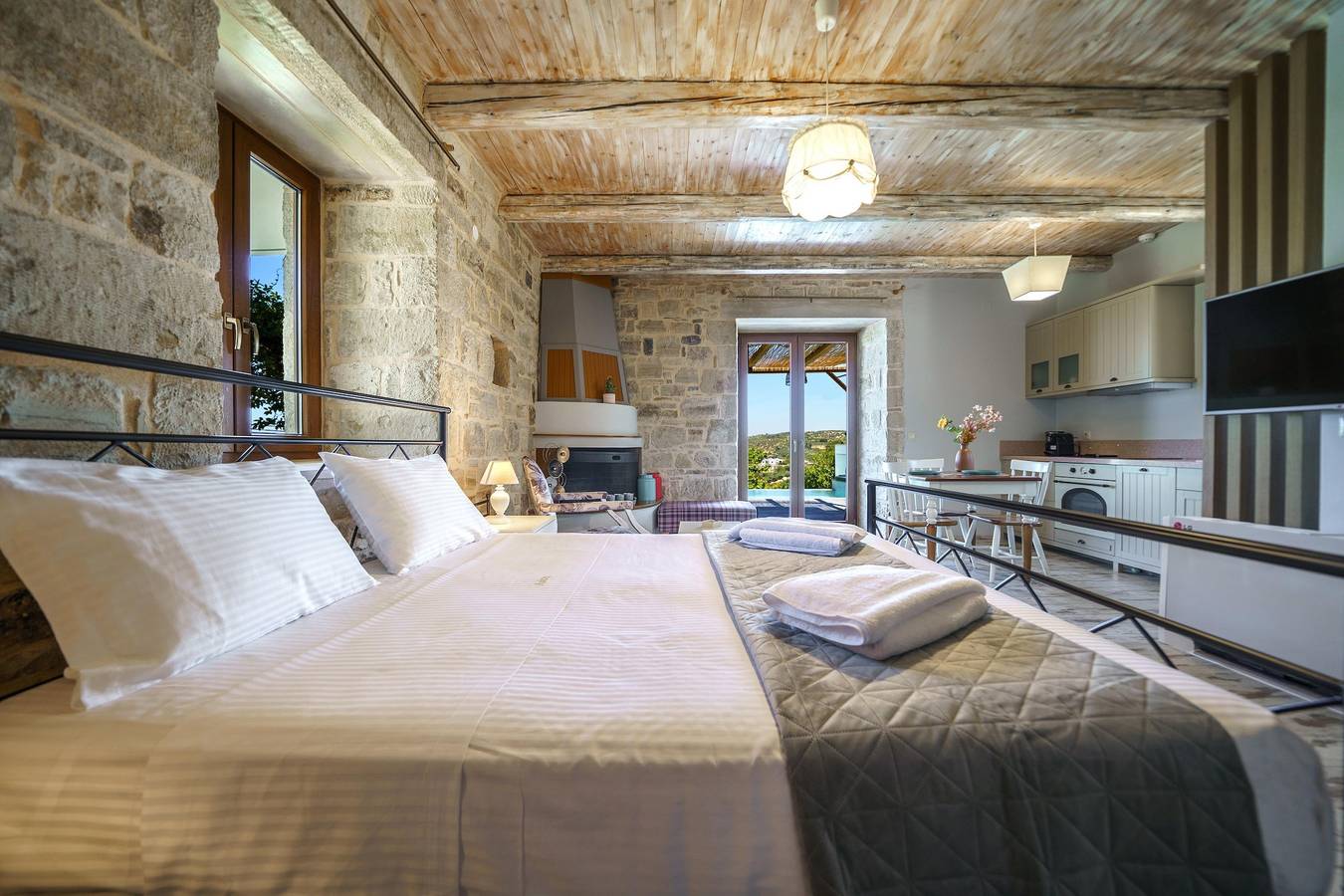 Entire apartment, Asion Suite Eros & Private Pool in Iraklio-Heraklio region