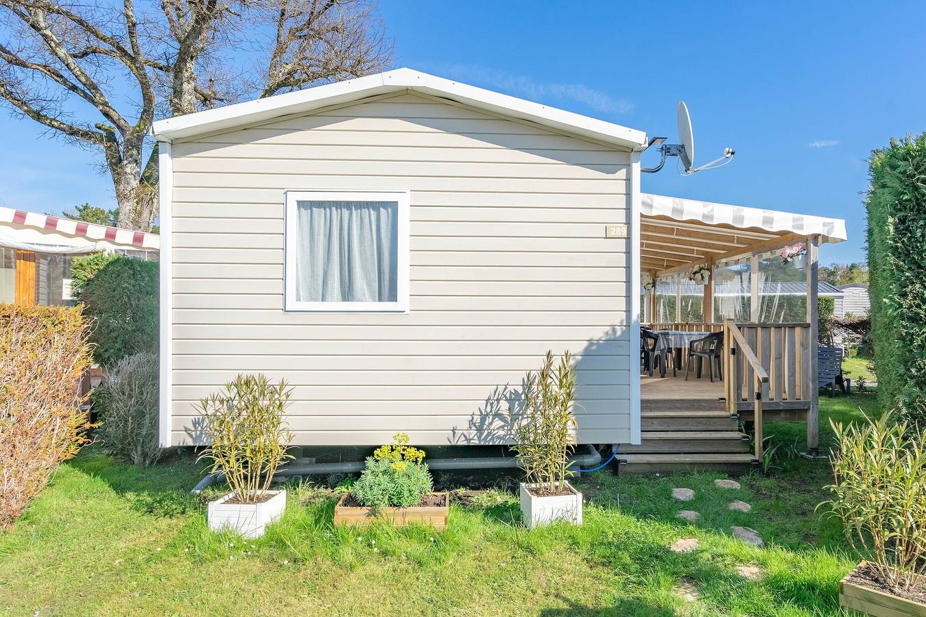 Mobil-home 'Bora-Bora' 289 con piscina compartida, terraza y jardín privados in Les Mathes, Côte de Beauté