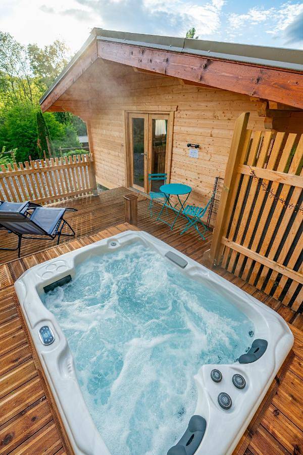 Gîte pour 2 personnes, avec Terrasse et Jacuzzi ainsi que Sauna et Vue