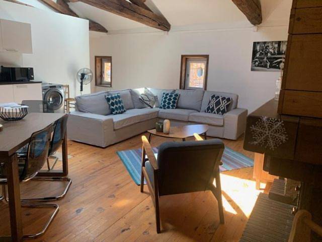 Gîte pour 6 personnes, avec vue et jardin à Ars-sur-Formans - 2