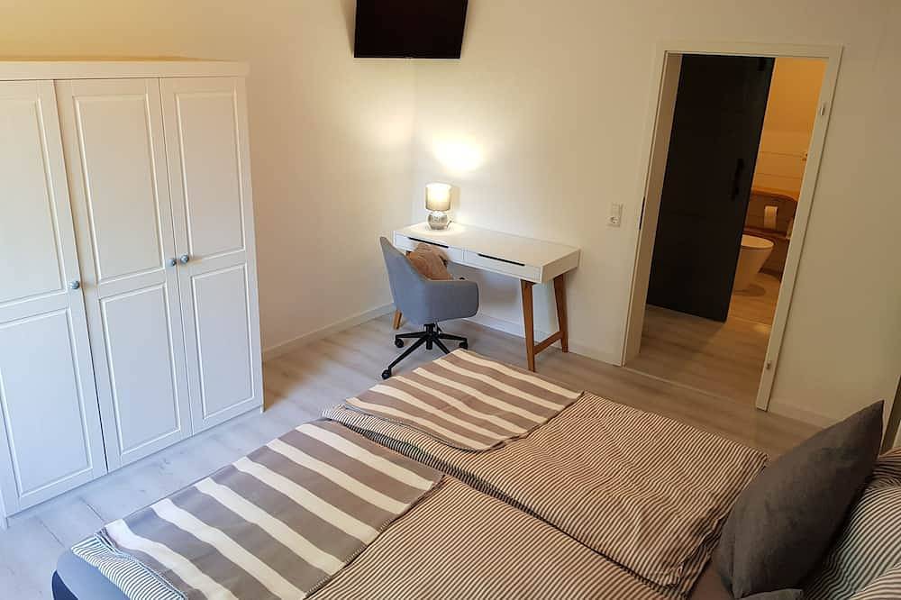 Ganze Wohnung, Große, helle Ferienwohnung in der Lüneburger Heide mit Poolhaus und 2 Balkonen in Oetzen, Landkreis Uelzen