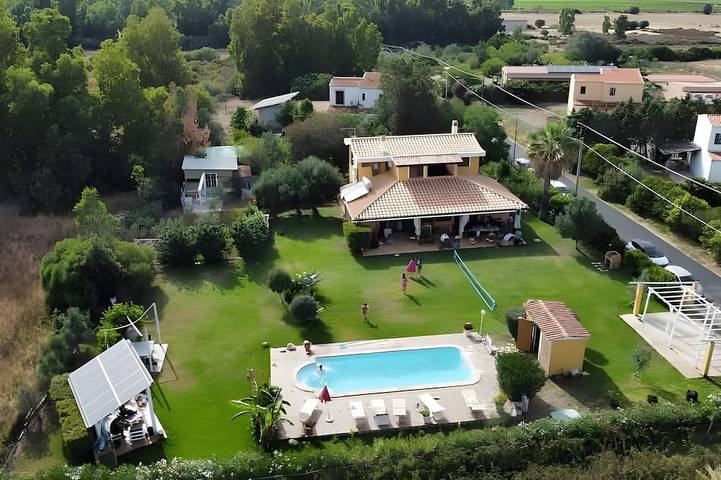 Ferienhaus für 6 Personen, mit Terrasse und Garten sowie Pool