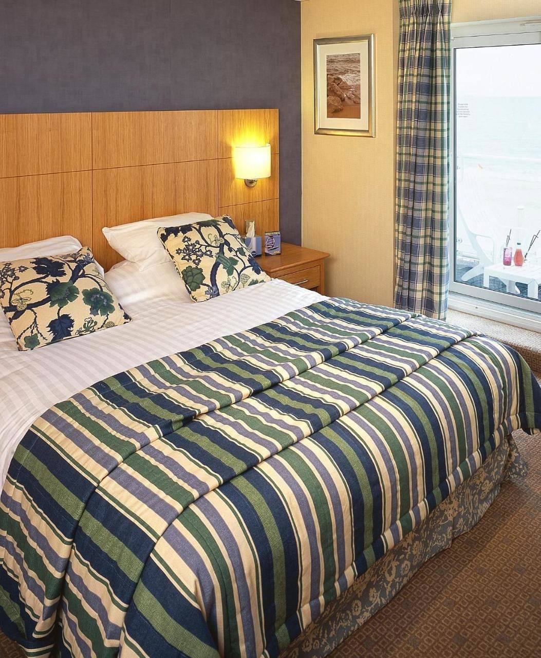 Hotel for 10 people with terrace in Sandbanks, Poole