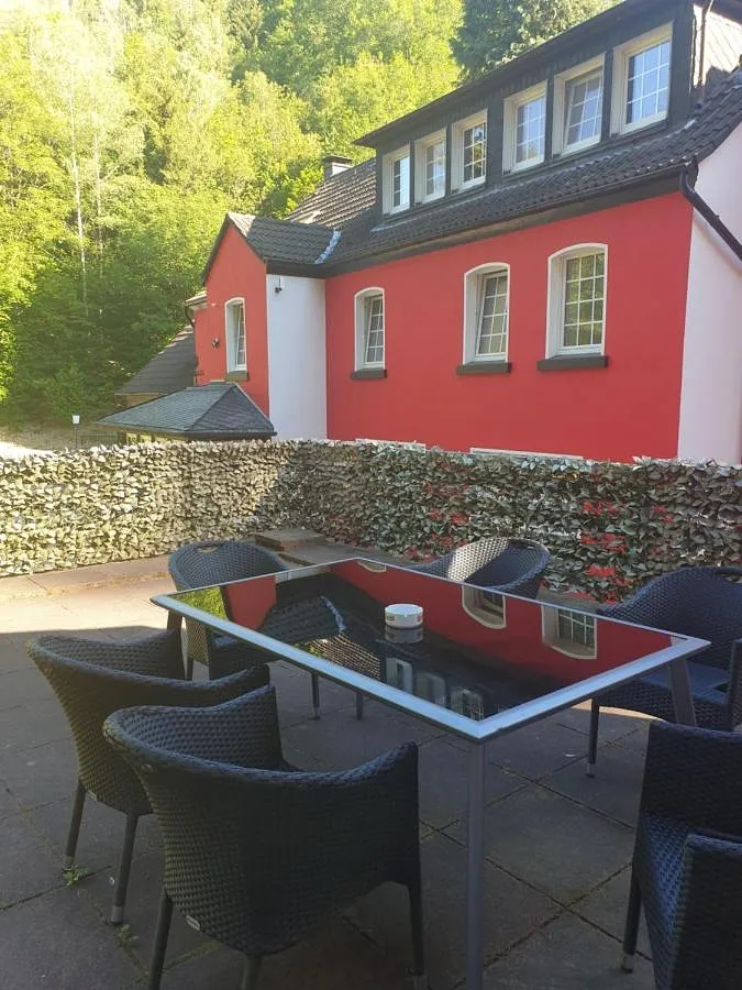 Casa de vacaciones para 8 personas, con vistas además de jardín y terraza - 1