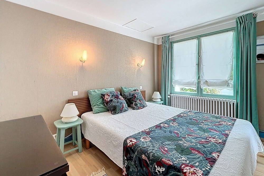 Jolie maison à 400m de la plage, proche centre-ville, avec terrasse et wifi gratuit in Donville-les-Bains, Côte de la Déroute