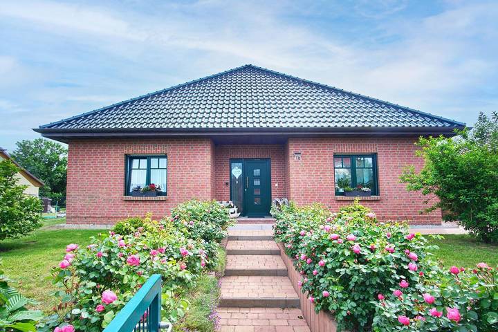 Ferienhaus für 4 Personen, mit Terrasse und Garten in Kröslin, Vorpommern Greifswald