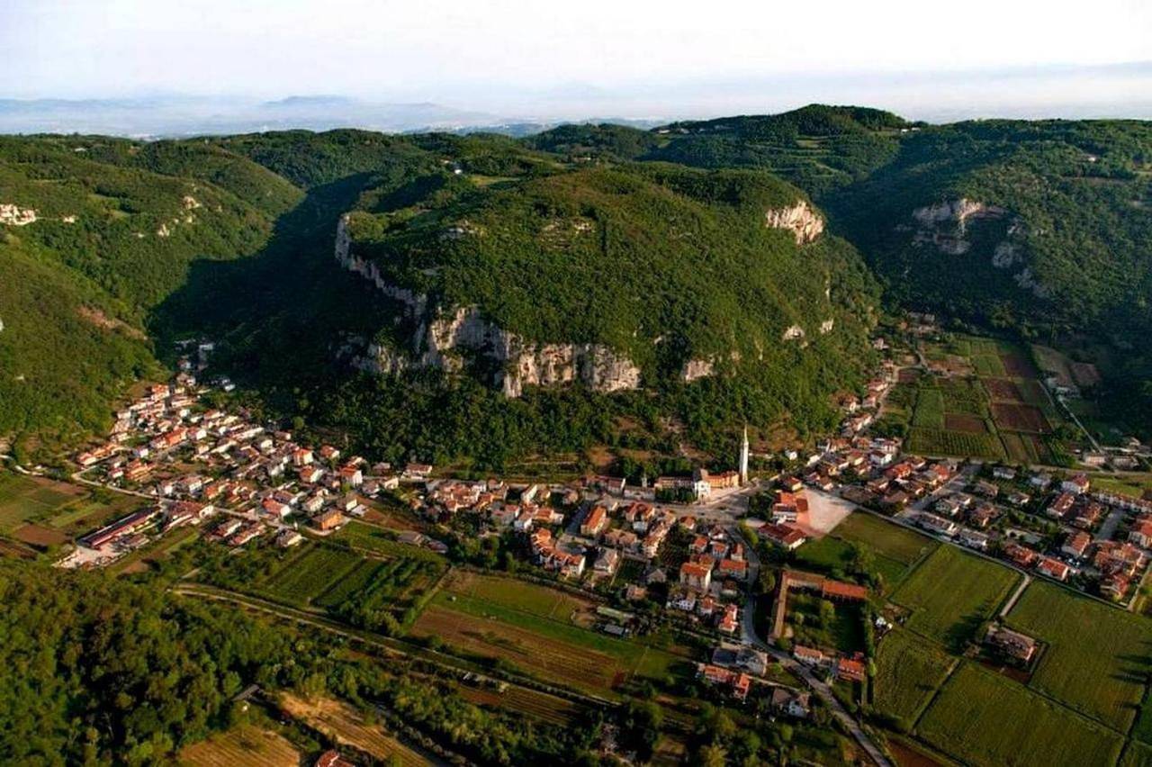 Brojo Hill in Longare, Monts Berici