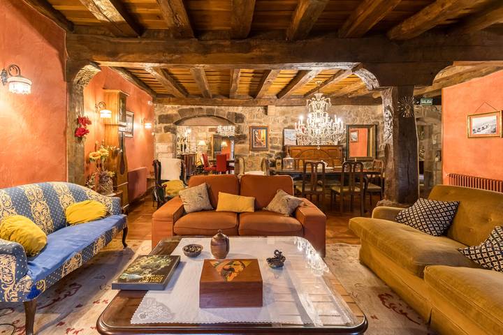 Chalet para 28 personas, con jardín además de piscina para niños y sauna, Se admiten mascotas en Cantabria - 4