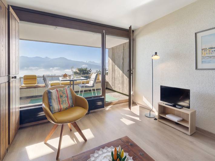 Apartamento para 2 personas, con vistas además de balcón y sauna en Crans-Montana