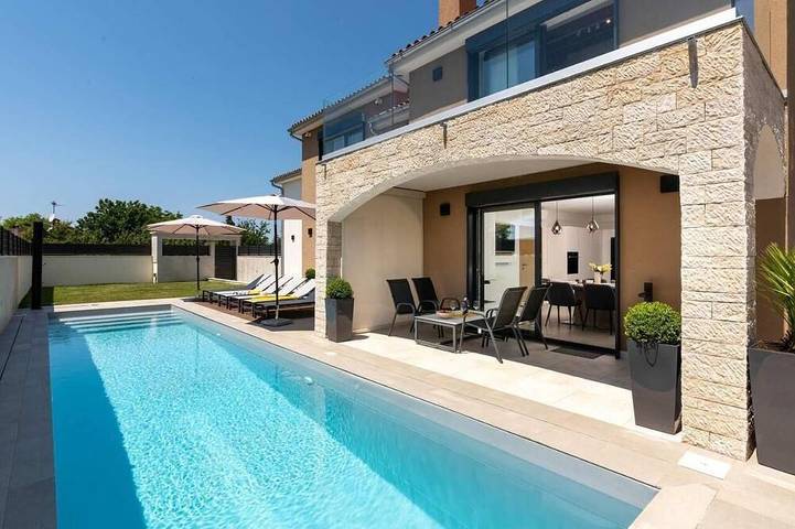 Ferienhaus für 6 Personen, mit Garten und Balkon in Kosinozici