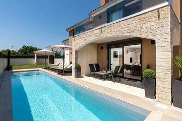 Ferienhaus für 6 Personen, mit Garten und Balkon in Kosinozici