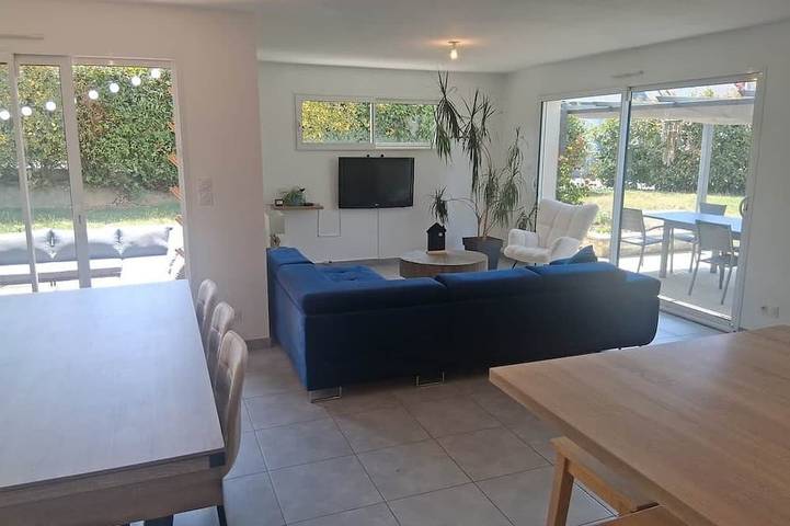 Location de vacances pour 9 personnes, avec Piscine dans Javené