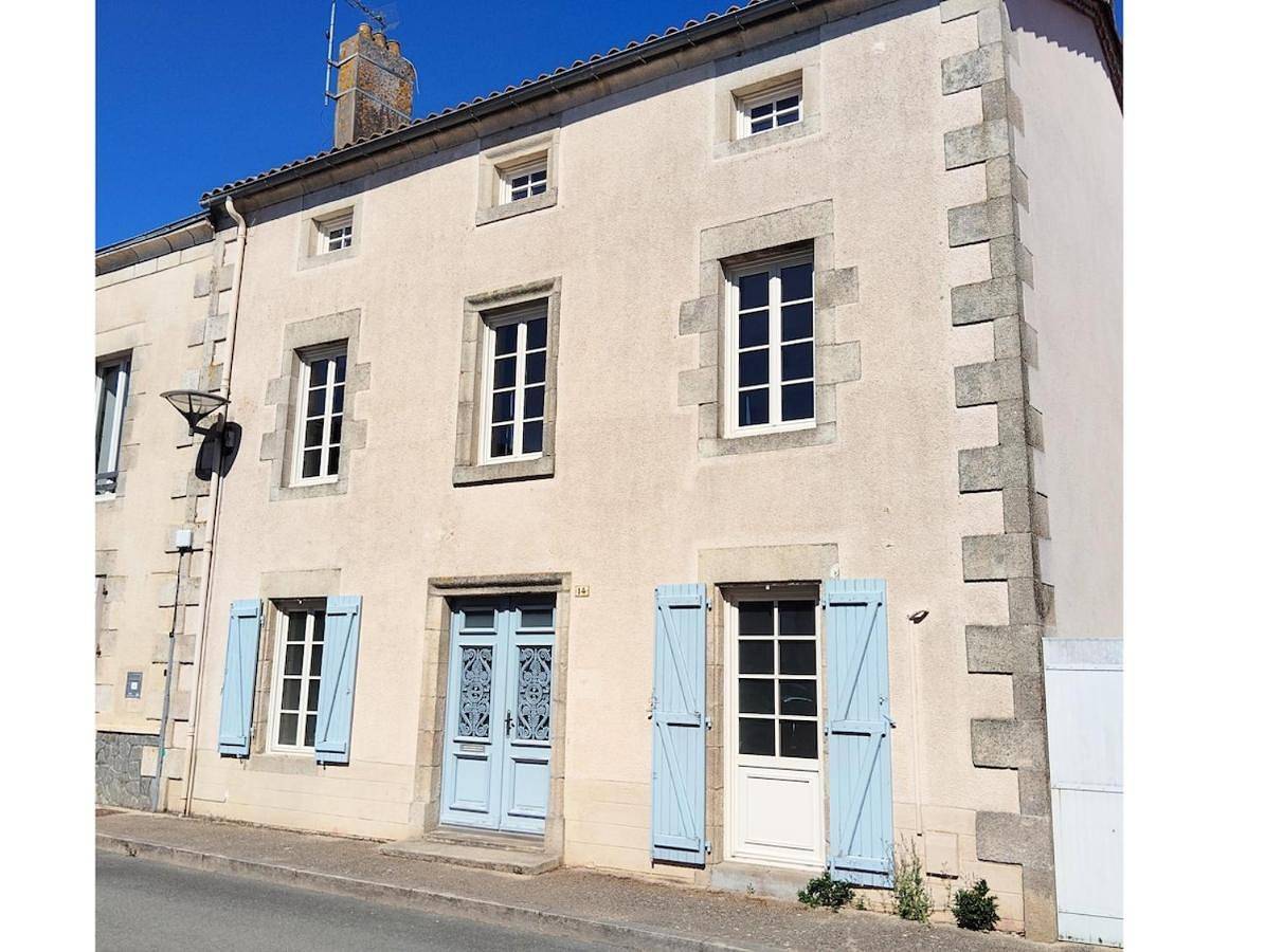 Five-Bedroom House in La Pommeraie-sur-Sèvre, Fontenay-le-Comte