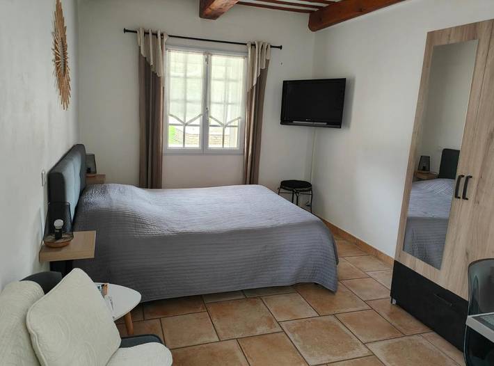 Gîte pour 2 personnes, avec jardin ainsi que vue et piscine à Le Thor - 2