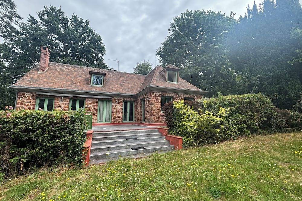 Beautiful house in Saint-Aubin-le-Vertueux, Región de Bernay