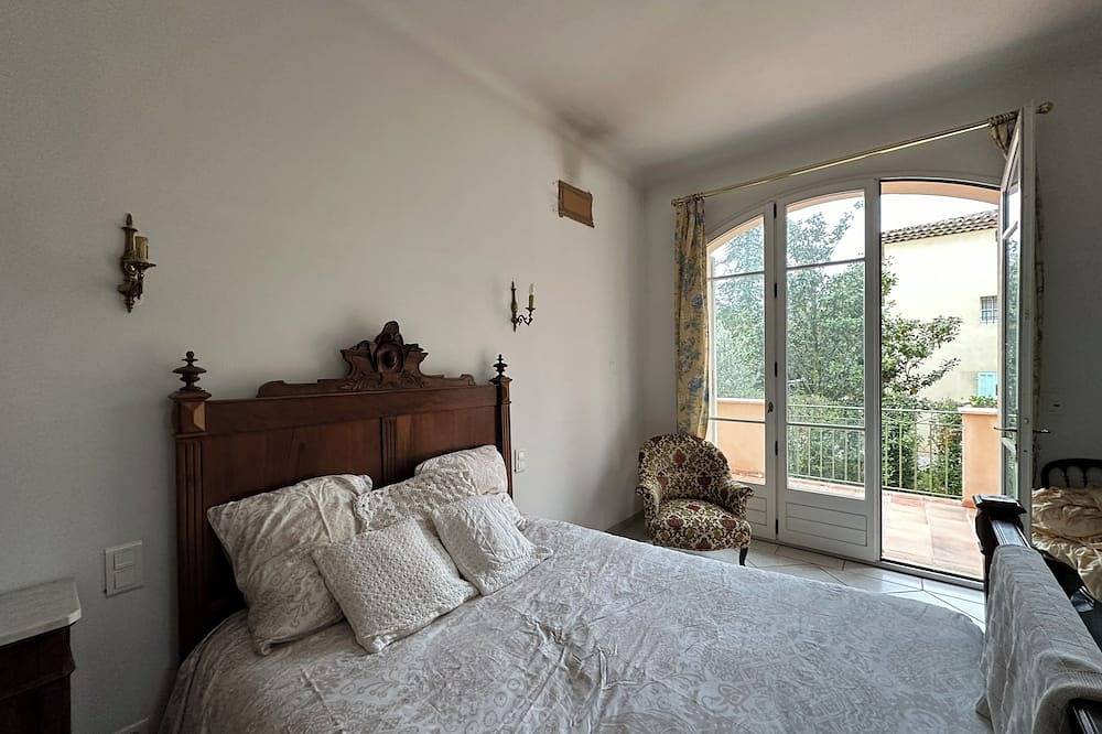 Au Cœur de la Provence Superbe Maison de 230m2jardin 2500m2 Jacuzzi11 Couchages in Oraison, Alpes de Alta Provenza