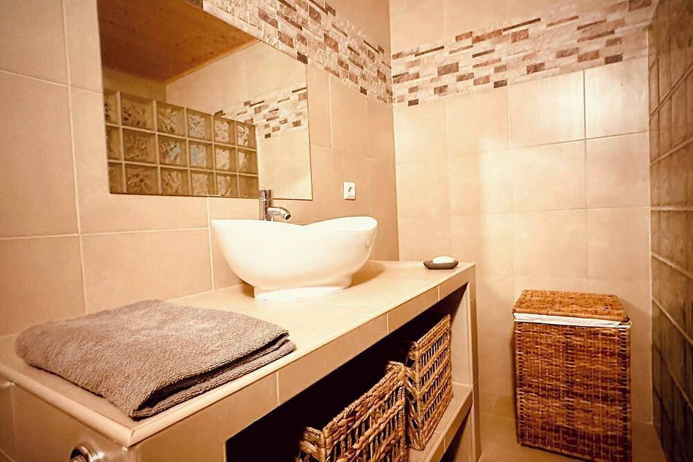 Charmantes Weinlager-Loft mit Terrasse, Pizzaofen & Kamin – 15 Min. zum Strand in Reguengo Grande, Lissabon Distrikt