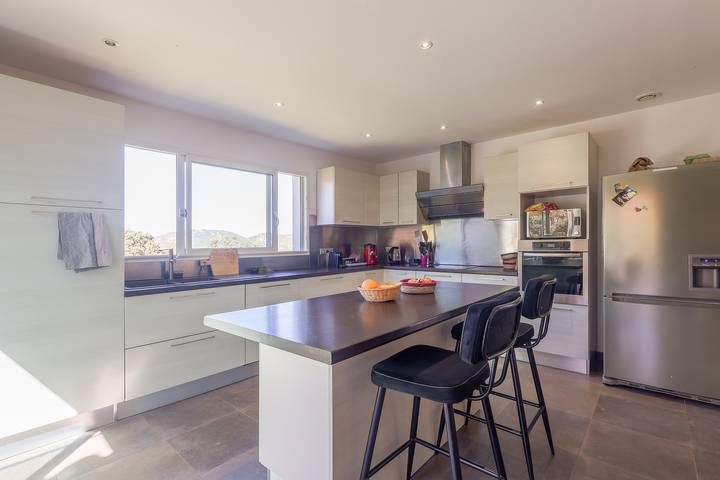 Location de vacances pour 6 personnes, avec piscine et jardin, animaux acceptés à Aregno - 3