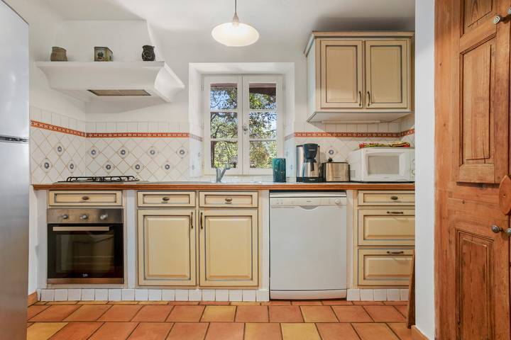 Holiday Home 'À La Ferme' with Shared Pool, Private Terrace and Wi-Fi in Taradeau, Draguignan regionen