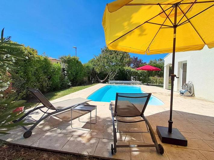 Location de vacances pour 6 personnes, avec Jacuzzi et Terrasse ainsi que Jardin et Piscine à Saussan