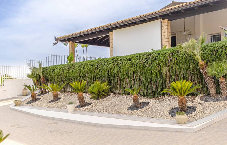 Pano-View Retreat con A/C, parcheggio, terrazza vicino a Santa Maria del Focallo in Santa Maria del Focallo, Ispica