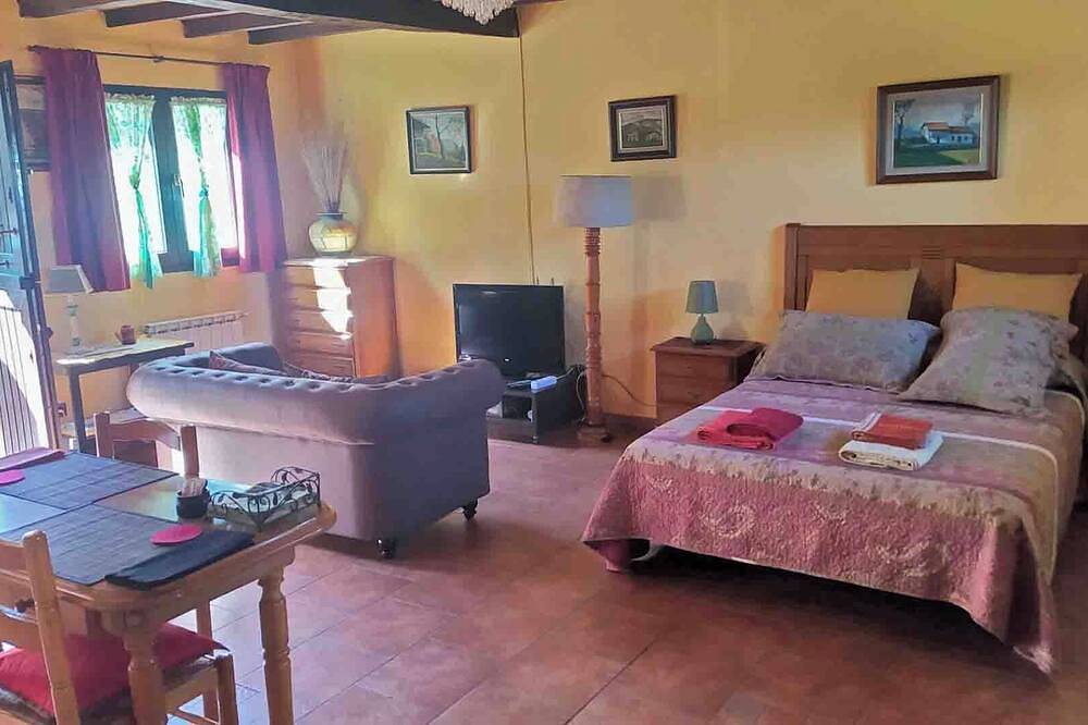 La Casa De La Vieja in Nava, Provincia de Asturias