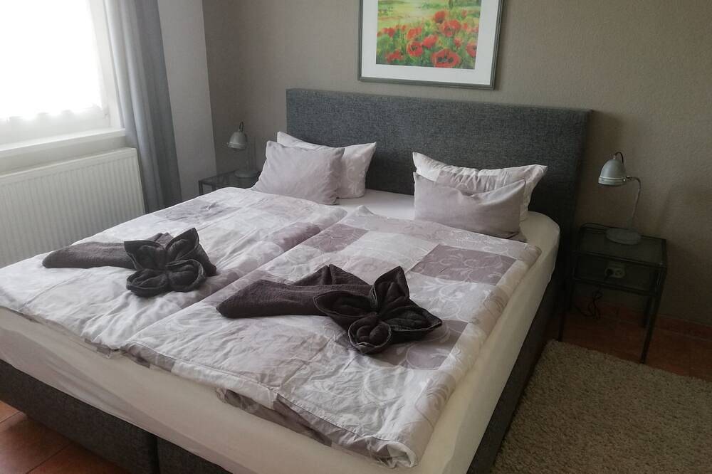 Ganze Wohnung, Jasmunder Inselglück Ferienwohnung für 4 Personen auf Rügen - Jasmund in Neddesitz, Sagard
