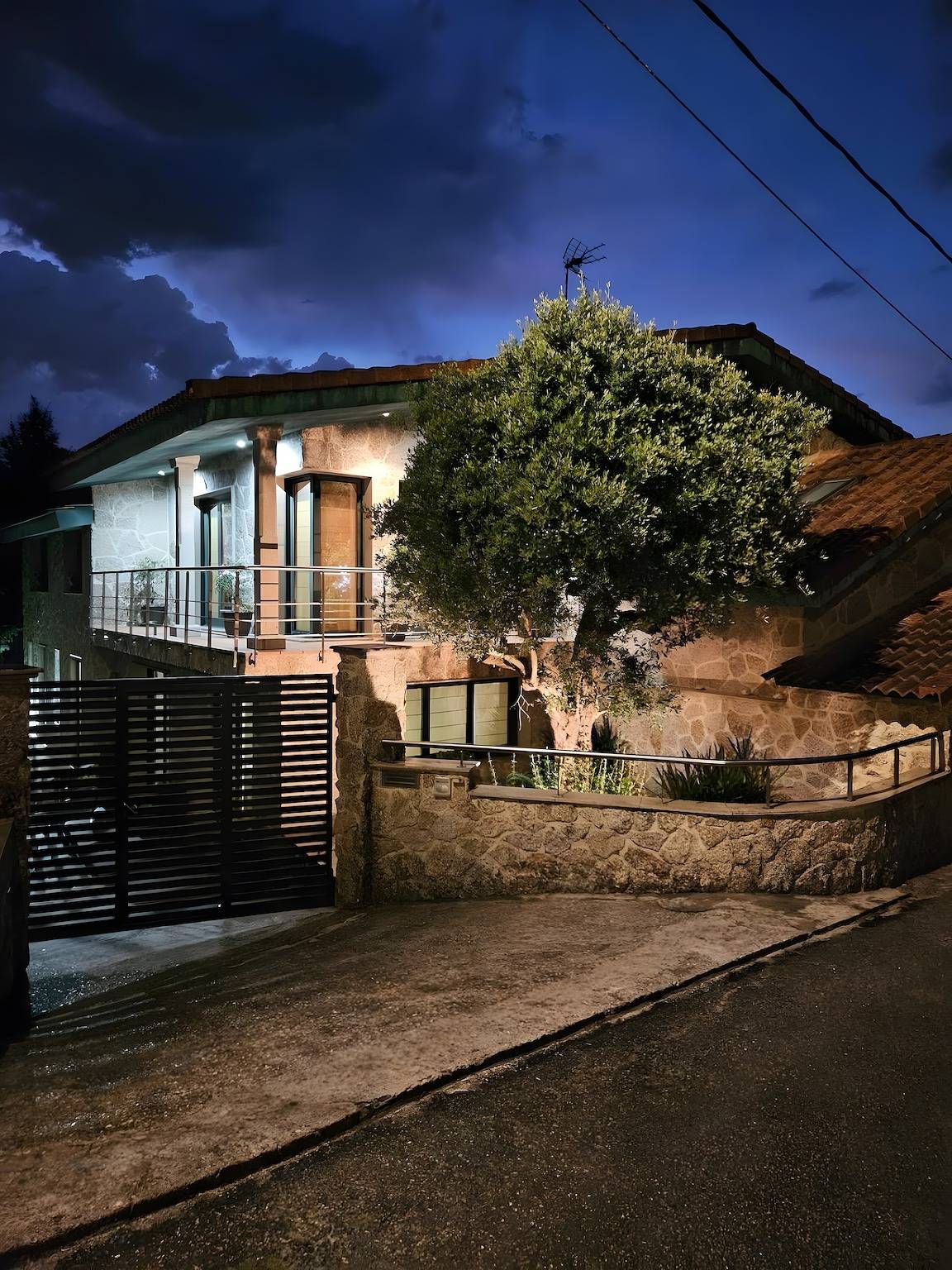 Holiday Home 'La Masía' with Mountain Views, Seasonal Pool, and Wi-Fi