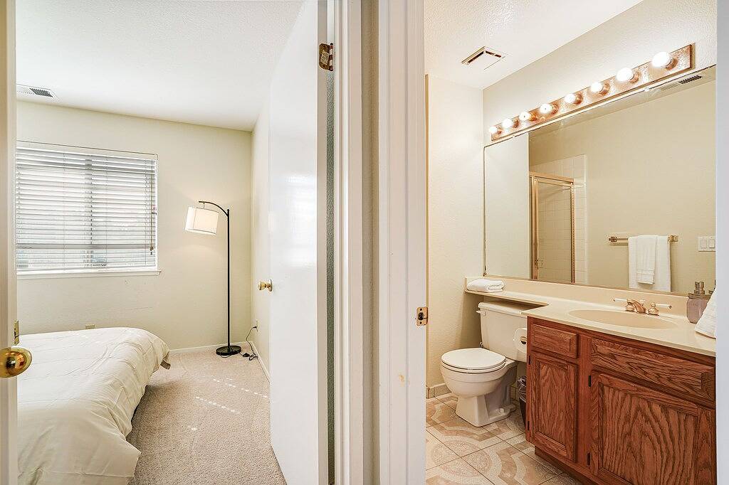 Spacious High Ceilings 5br/3bath. Sf Bay Area in Hayward (CA), Alameda County